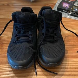 Under Armour Black Sneakers. Size 5 youth